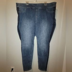 Lane Bryant NWOT pull-on jegging with side stripe